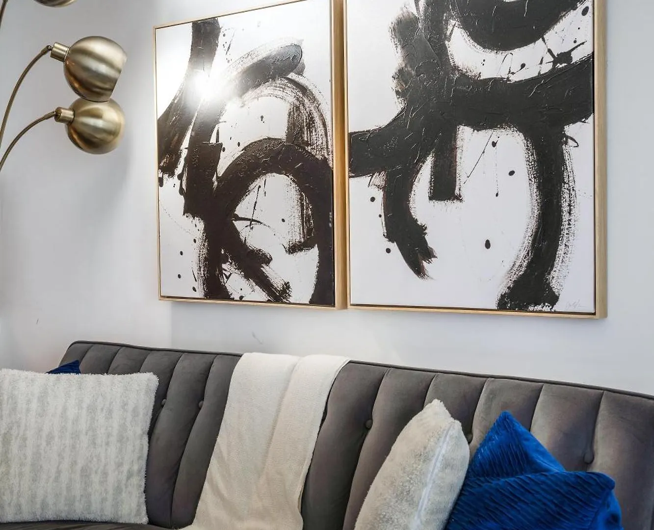 Apartment Upscale One Bedroom And Den Condo With Parking Toronto Canada