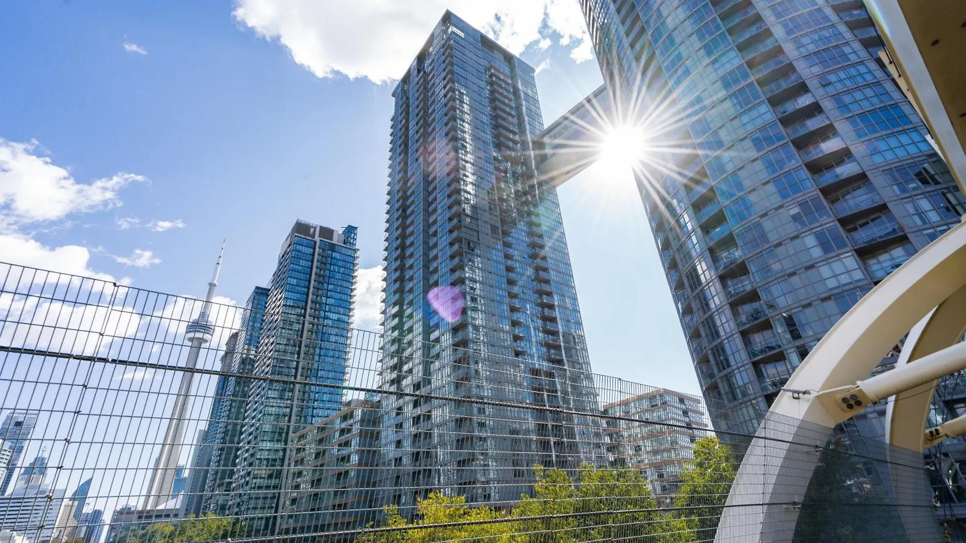Upscale One Bedroom And Den Condo With Parking Toronto Apartment